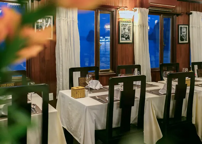  Garden Peak Cruise Hạ Long
