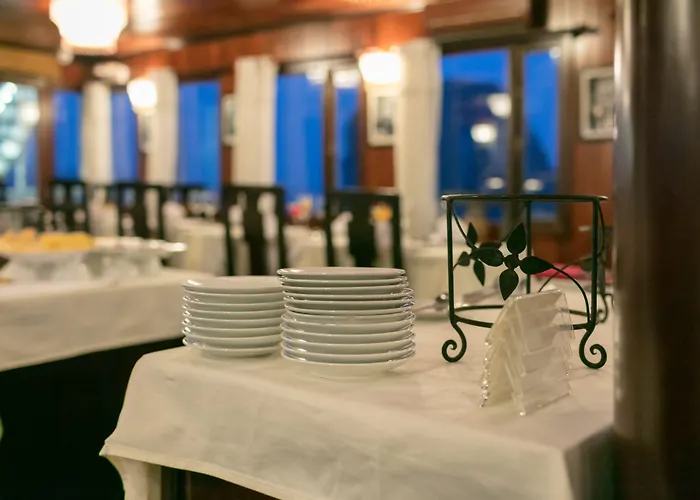 Garden Peak Cruise 5* Hạ Long