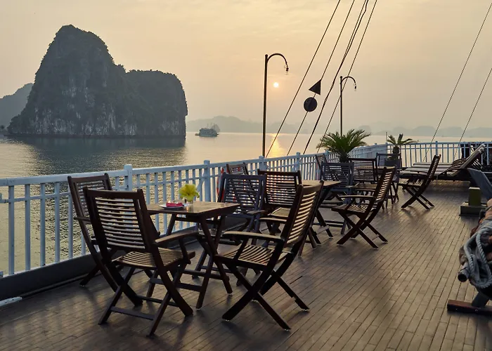 Garden Peak Cruise  Hạ Long