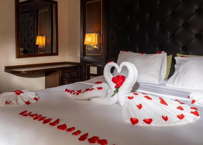 Garden Peak Cruise 5* Hạ Long