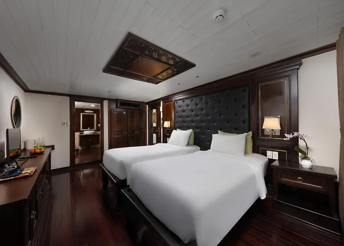 Garden Peak Cruise 5* Hạ Long